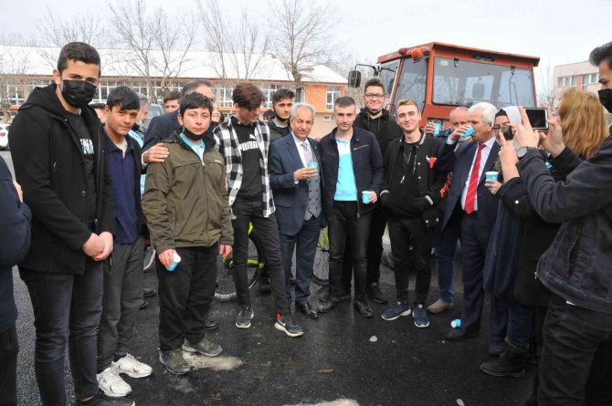 Gençler bizim geleceğimizdir