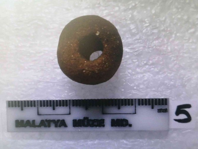 Polis uyuşturucu madde ararken tarihi eser buldu