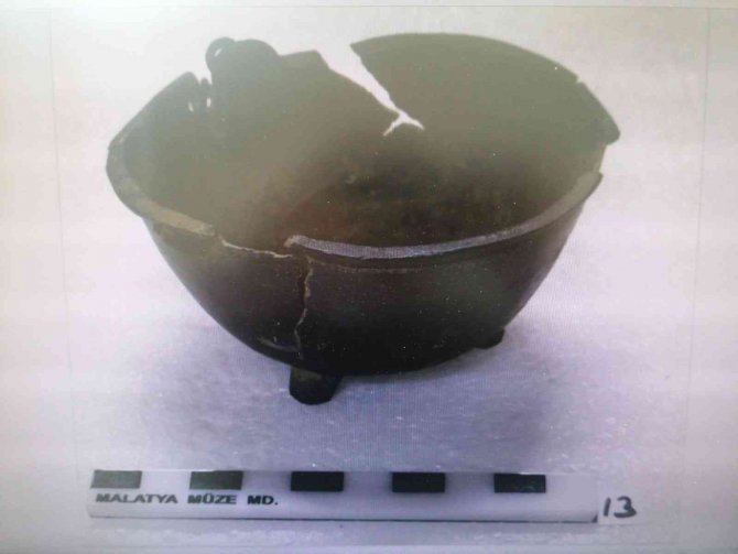 Polis uyuşturucu madde ararken tarihi eser buldu