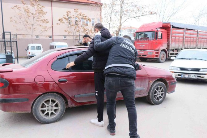 Aksaray’da KOM, NSM ve Asayiş ekipleri okul önlerinde kuş uçurmuyor