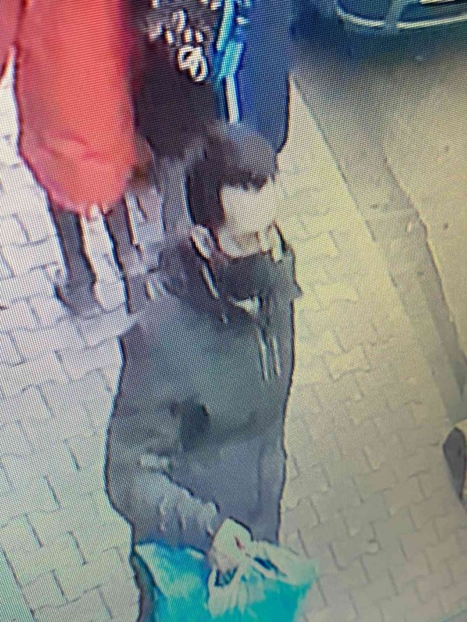 Ayakkabı hırsızı kameradan kaçamadı
