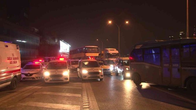 D100 Karayolunda feci kaza: Araç bariyerlere girdi, sürücü camdan fırlayarak havada takla attı