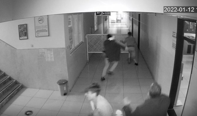 “Eşime küfredildi” deyip dehşet saçtı