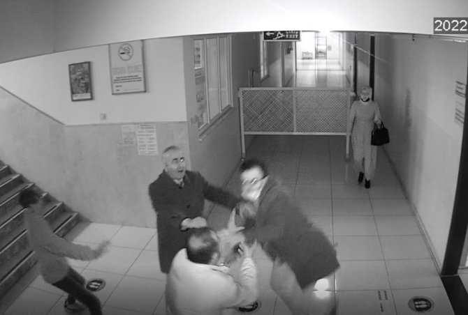 “Eşime küfredildi” deyip dehşet saçtı