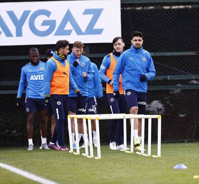 Fenerbahçe’de Konyaspor maçı hazırlıkları sürüyor