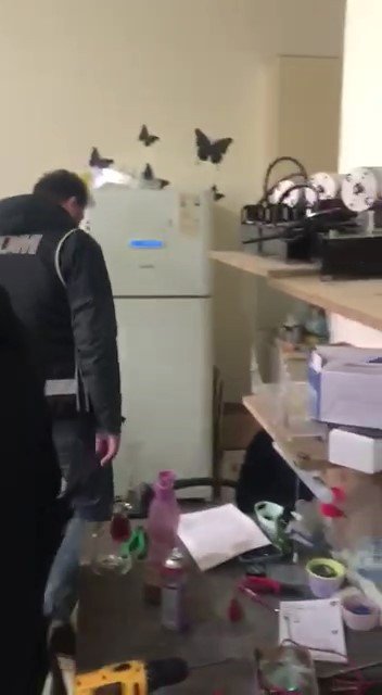 Kaçak sigara sarma makinası üreten 2 kişi yakalandı