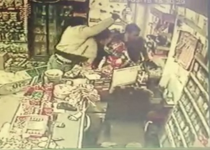 Kargo ücretini ödemek istemedi bıçaklandı