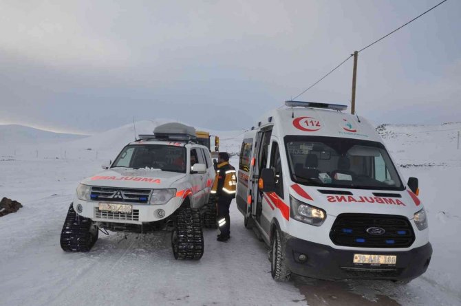 Kars’ta sağlık ekipleri hasta kadın için seferber oldu