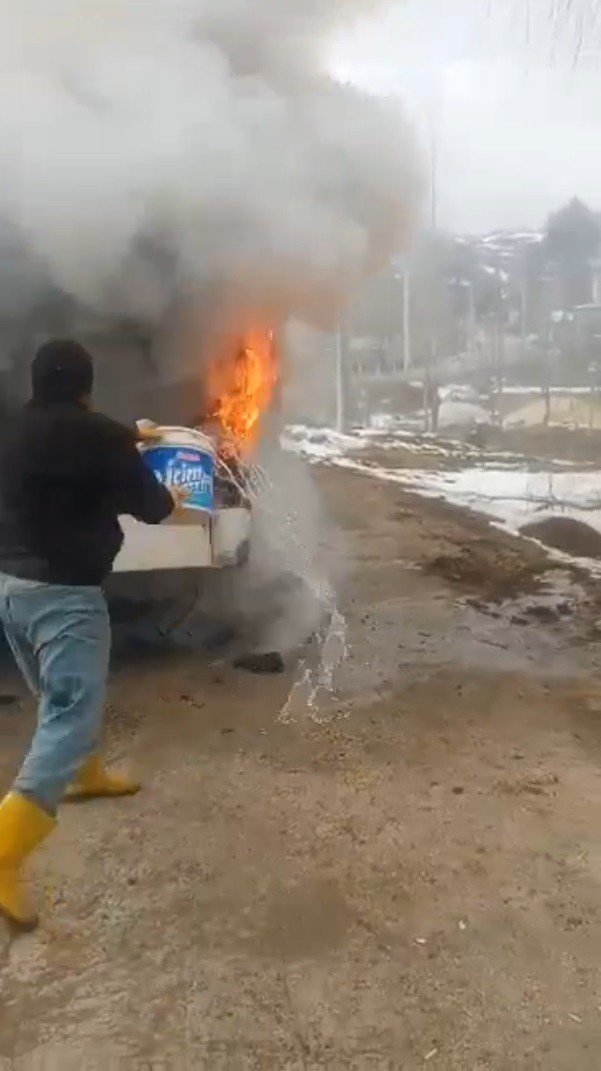 Özel halk otobüsü dakikalar içerisinde alevlere büründü