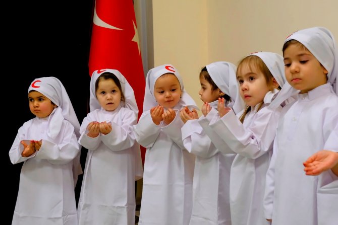 Minik öğrencilerden duygulandıran Çanakkale Zaferi canlandırması