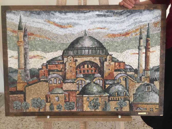 On bin taşla Ayasofya’yı resmetti