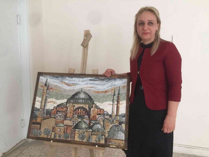 On bin taşla Ayasofya’yı resmetti