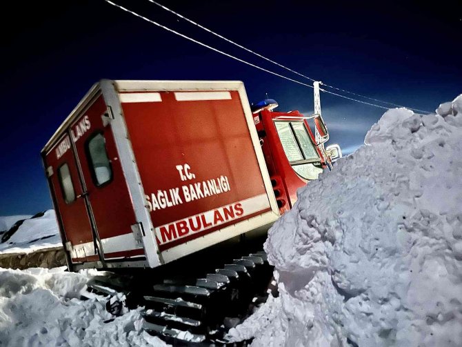 Sağlık ekipleri 65 yaşındaki hasta için seferber oldu
