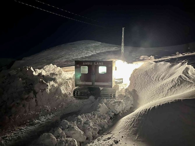 Sağlık ekipleri 65 yaşındaki hasta için seferber oldu