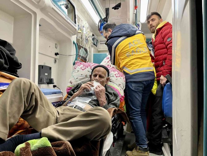 Sağlık ekipleri 65 yaşındaki hasta için seferber oldu