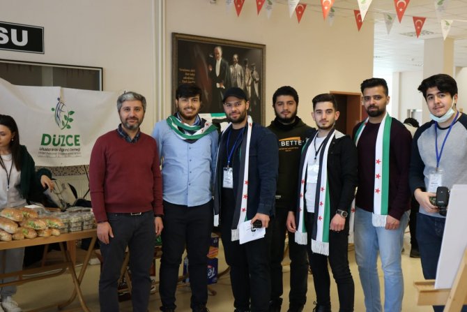 Suriyeli öğrenciler hayır çarşısı açtı