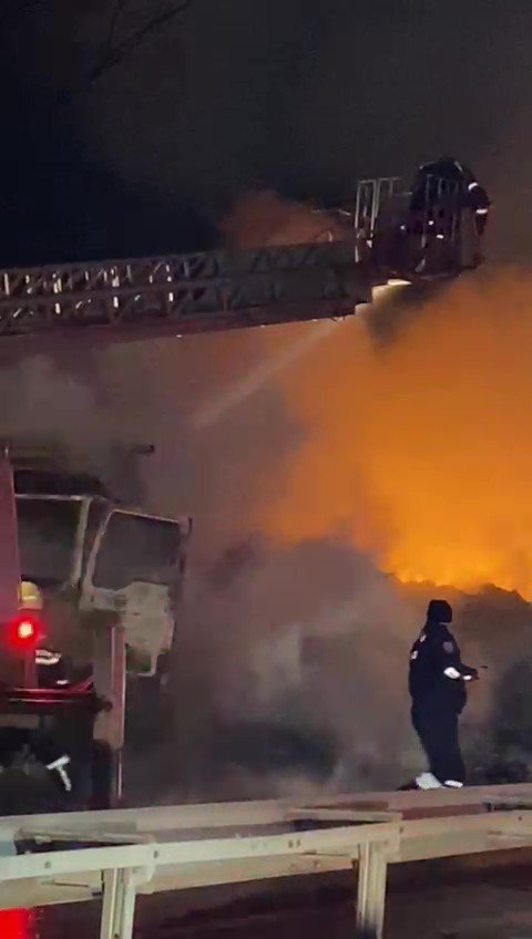Tır alev alev yandı