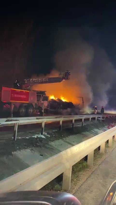 Tır alev alev yandı