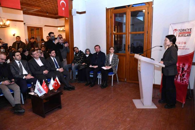 Uluslararası öğrenciler Çanakkale Zaferi’ni şiir ve türkülerle kutladı