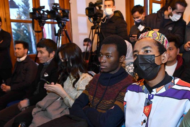 Uluslararası öğrenciler Çanakkale Zaferi’ni şiir ve türkülerle kutladı