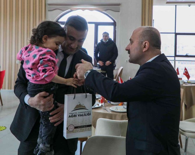 Vali Varol, şehit aileleri ve gaziler onuruna yemek verdi