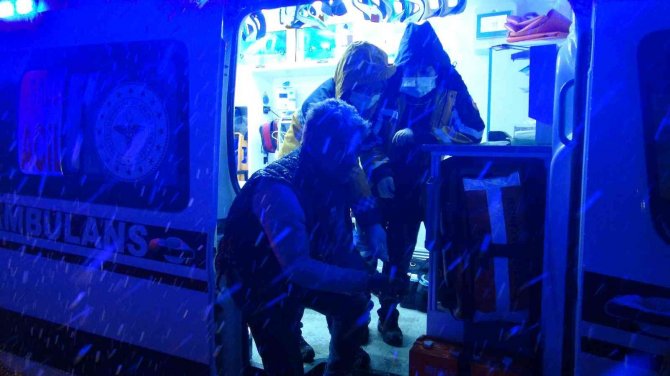 Şantiye bekçisinin kaldığı kulübe alevlere teslim oldu