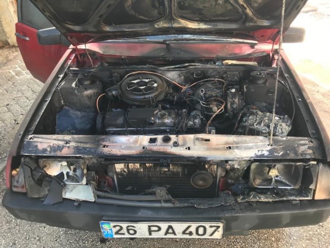 Seyir halindeyken alev alan otomobilde maddi hasar meydana geldi