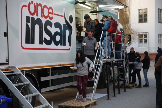 AFAD, Lviv’de Ukraynalılara sıcak yemek dağıttı