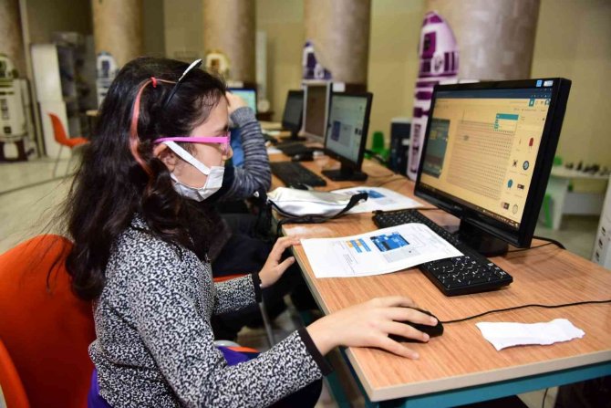 Çocuklara ücretsiz robotik kodlama kursu