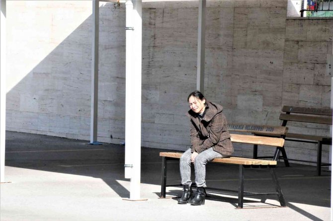 Otel odasında ölü bulunan 17 yaşındaki Nuray’ın cenazesi alındı, teyze gözyaşlarına boğuldu