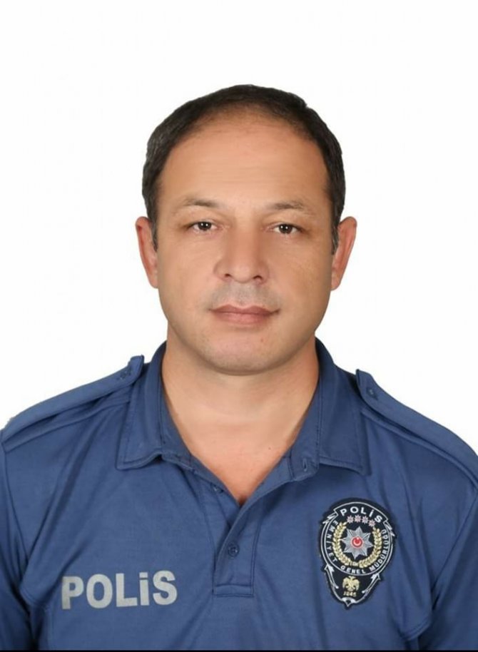 Polis memuru evinde ölü bulundu