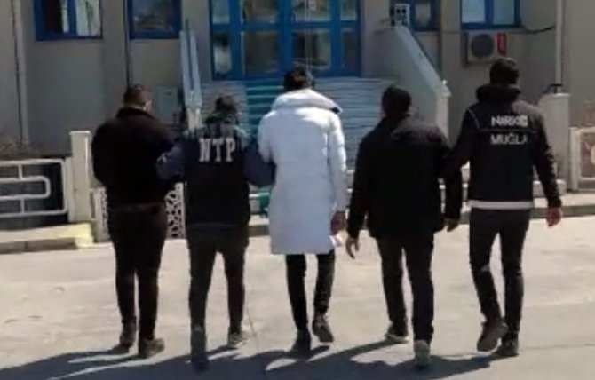 Uyuşturucu operasyonunda 2 kişi tutuklandı