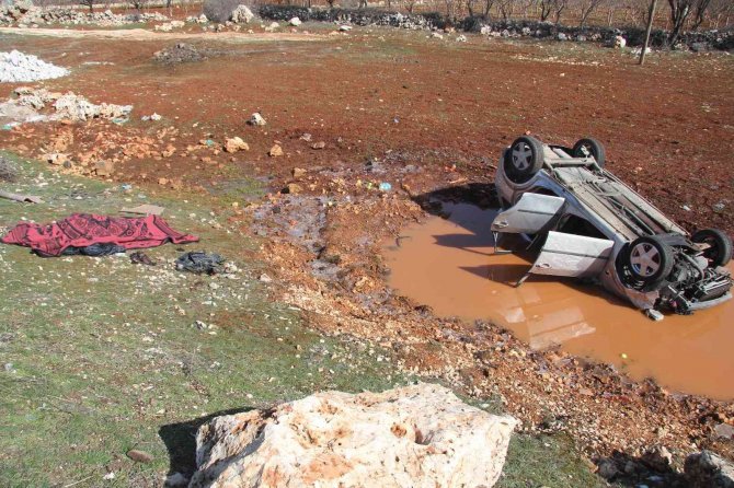 Virajı alamayan araç şarampole uçtu: 1 ölü, 4 yaralı