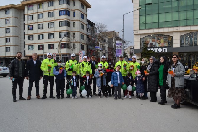 Down sendromlu çocuklar trafik denetimi yaptı