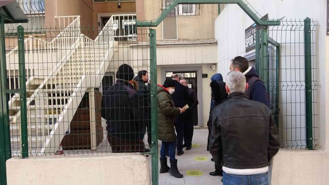 3 bin konutlu sitede "kaçtı" denilen yönetici site yönetimine gitti tartışma çıktı