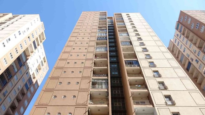 3 bin konutlu sitede "kaçtı" denilen yönetici site yönetimine gitti tartışma çıktı