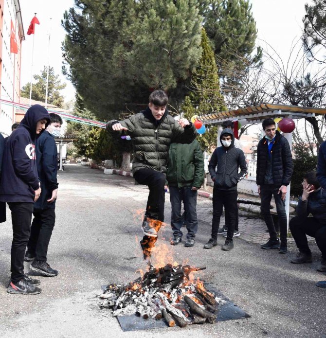 Baharın müjdecisi Nevruz Bayramı kutlandı