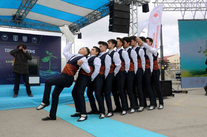 Baharın müjdecisi Nevruz coşkuyla kutlandı