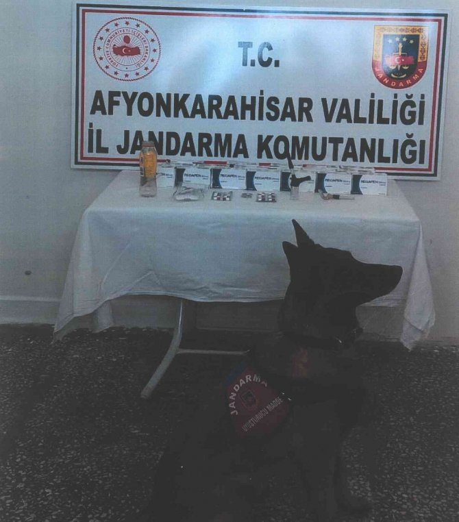 Devriye gezen jandarma uyuşturucu ele geçirdi