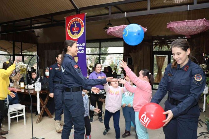 Jandarma Genel Komutanlığı’nın "Tarihte Güzellik" paylaşımı beğeni topladı