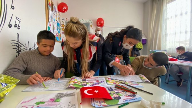 Jandarma’dan özel çocuklara özel ilgi