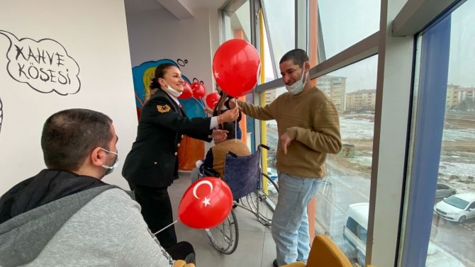 Jandarma’dan özel çocuklara özel ilgi