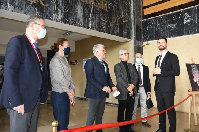 OMÜ Tıp Fakültesi’nde Kişisel Medikal İllüstrasyon Sergisi