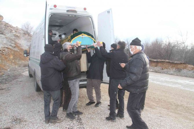 Otel odasında ölü bulunan genç kız son yolculuğuna uğurlandı