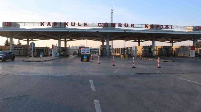 Rus saldırısından kaçan Ukraynalı vatandaşların Türkiye’ye gelişleri devam ediyor