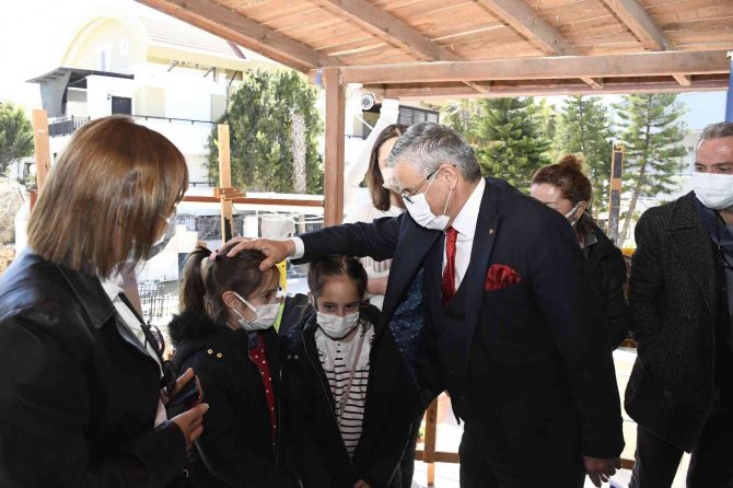 Sağlık çalışanlarına yönelik şiddete hayır konulu resim yarışması