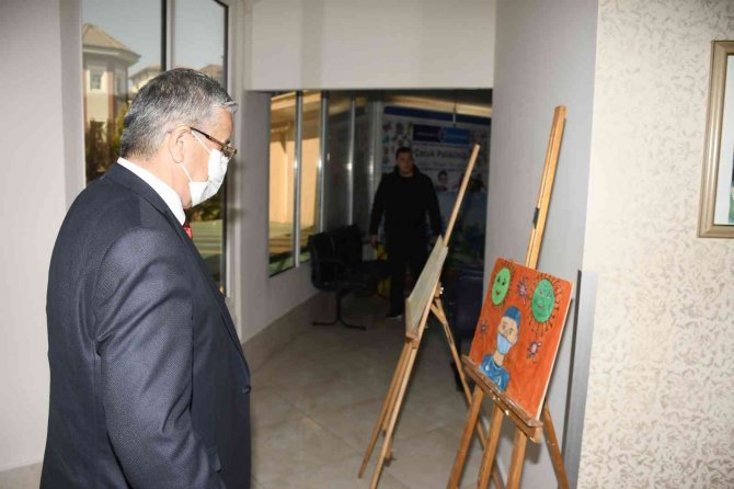 Sağlık çalışanlarına yönelik şiddete hayır konulu resim yarışması