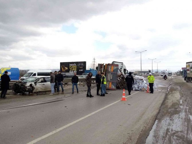 Su yüklü tırla otomobil çarpıştı 1 kişi yaralandı