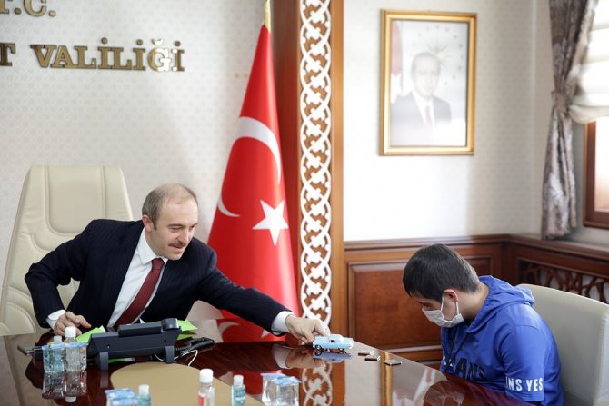 Vali Epcim, down sendromlu öğrencilerle bir araya geldi