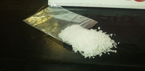 Vücutlarını gizledikleri uyuşturucuyla yakalandılar